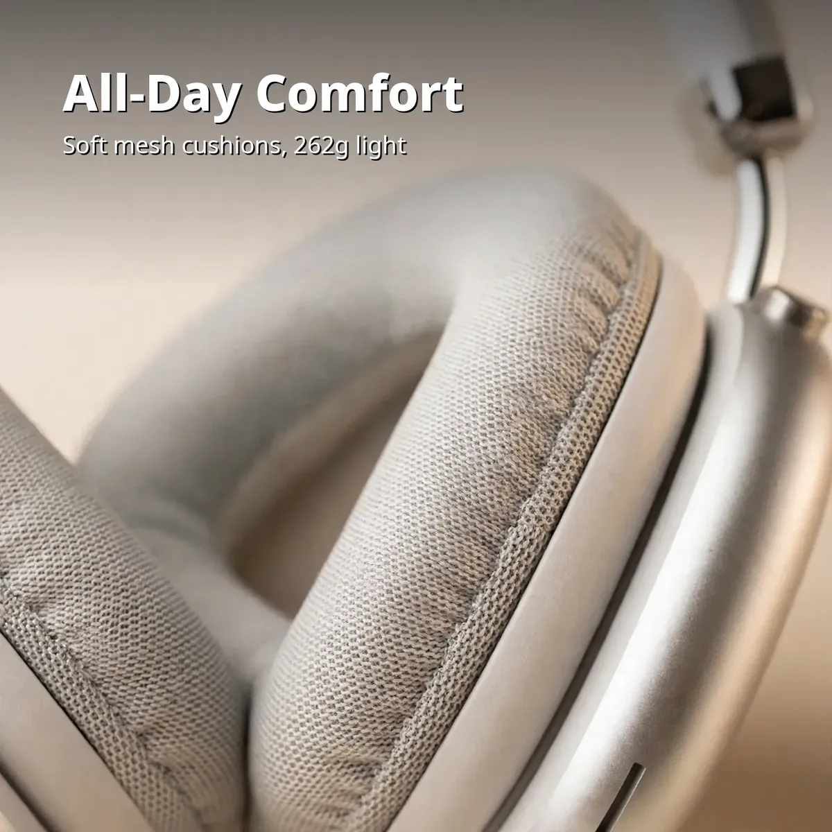 Hoco W35 Max comfort card — macro of the light-grey mesh earcup cushion. All-Day Comfort. Soft mesh cushions, 262g light.